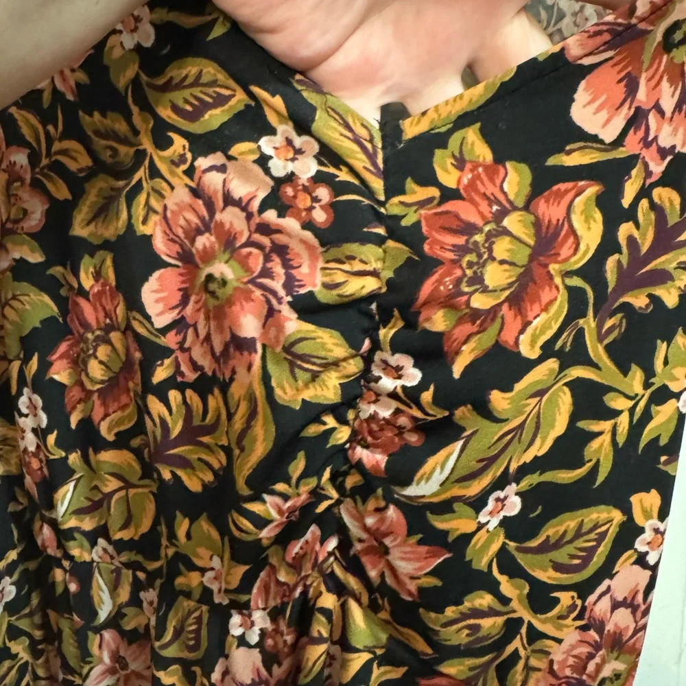 “The Royal Curtain” Size 6 Torrid Floral Dress with Pink and Gold Accents - Picture 2 of 6